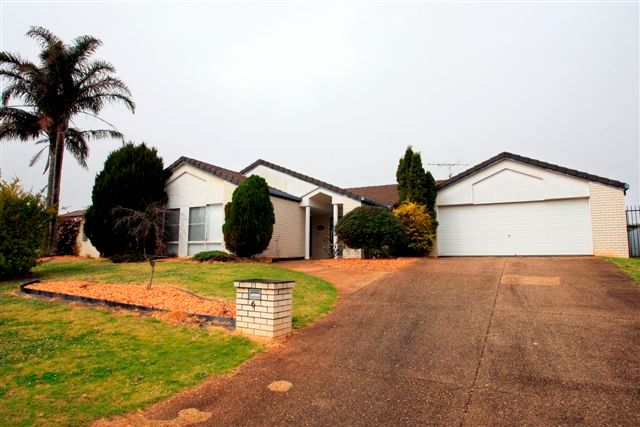 6 Hoad Court, RANGEVILLE QLD 4350