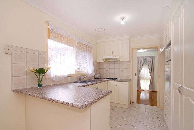 5 William Perry Close, ENDEAVOUR HILLS, VIC 3802