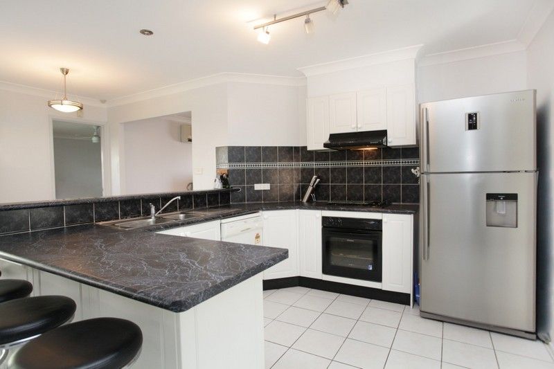 6 Burraga Place, GLENMORE PARK, NSW 2745