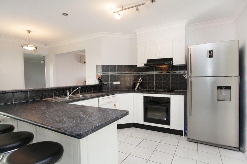 6 Burraga Place, GLENMORE PARK, NSW 2745