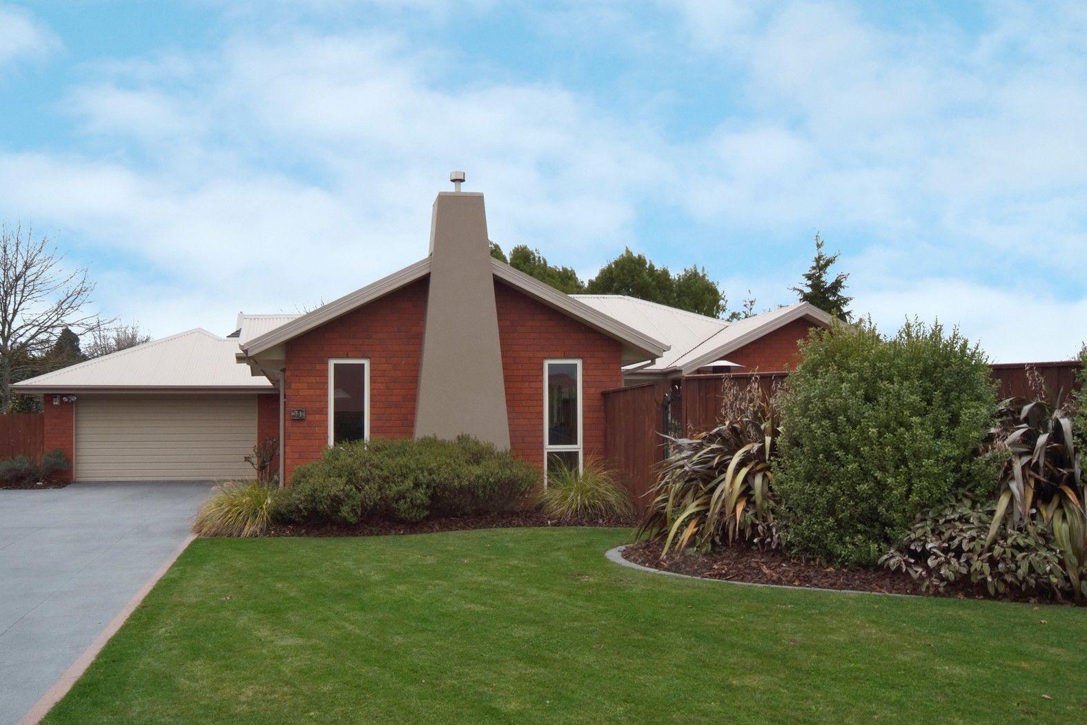 71 Woodhurst Drive, Regents Park, Canterbury