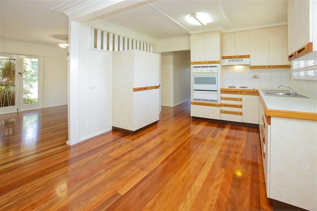37 Mananda Street, HOLLAND PARK WEST, QLD 4121