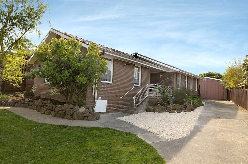 14 Lynn Drive, FERNTREE GULLY, VIC 3156