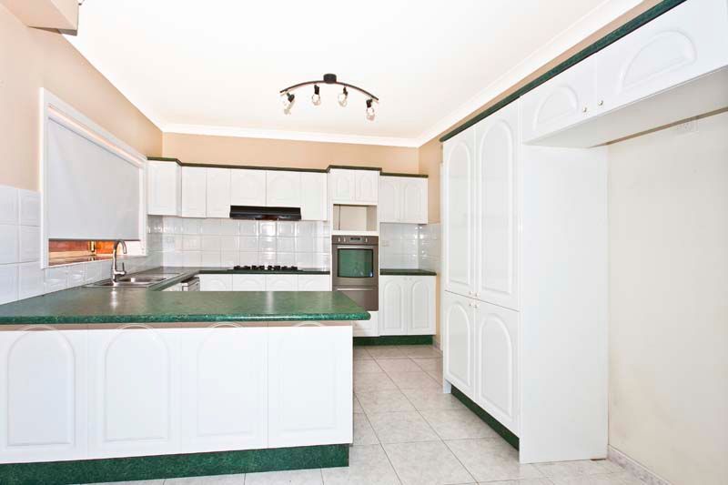 12 Earl Place, CECIL HILLS, NSW 2171