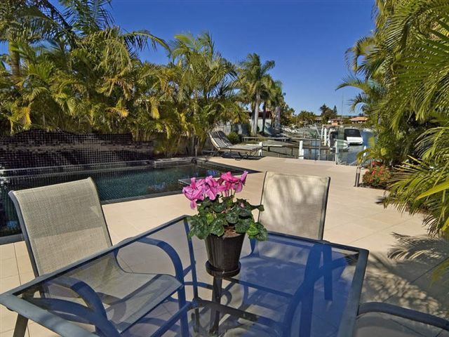 10 Hume Parade, PARADISE POINT, QLD 4216