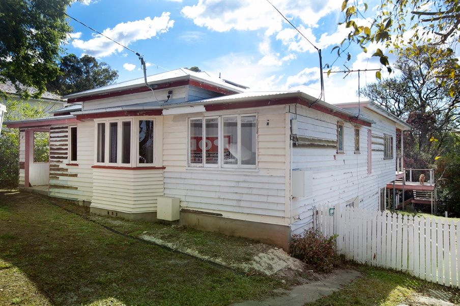9 Dovedale Crescent, ASHGROVE QLD 4060