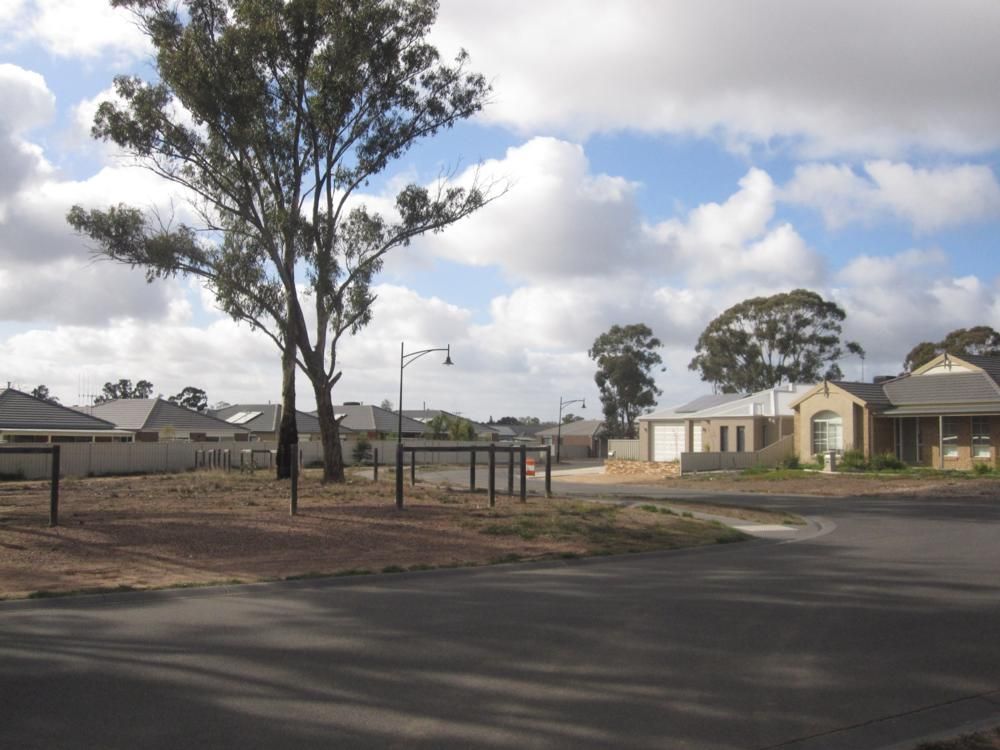 43 Manna Gum Drive, EPSOM, VIC 3551