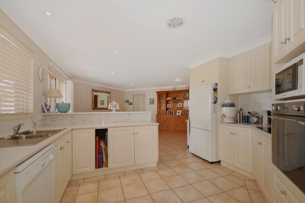 18 Buckle Court, MIDDLE RIDGE, QLD 4350