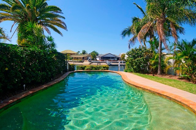 1 and 2 / 21 Markham Avenue, RUNAWAY BAY, QLD 4216