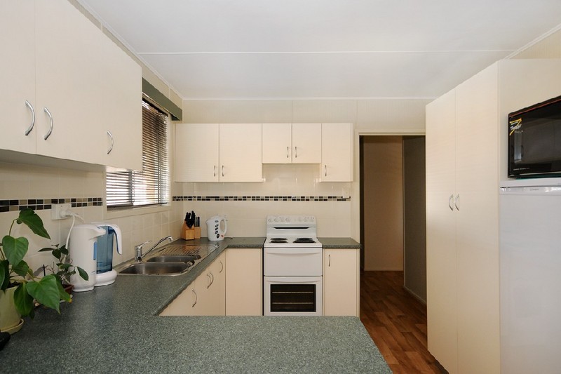12 Kettle Street, ROCKVILLE, QLD 4350