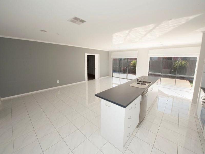 28 Shaftesbury Avenue, DELACOMBE, VIC 3356