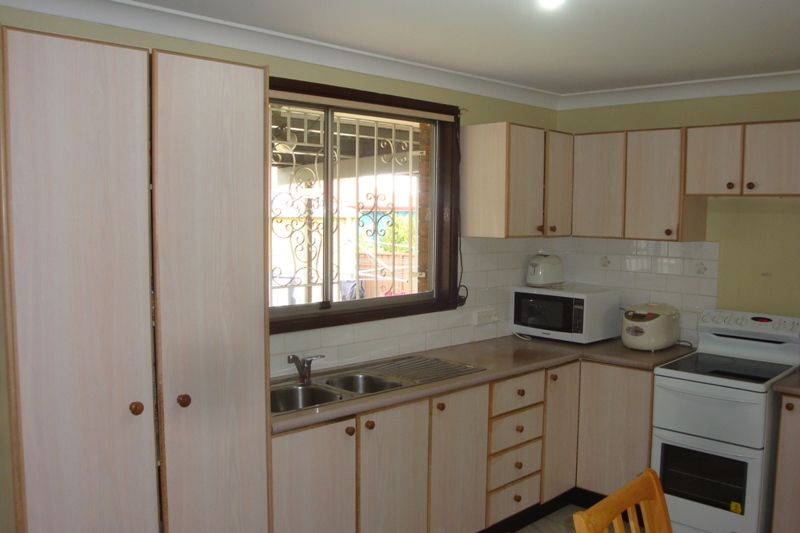 2 Denbern Street, BOSSLEY PARK, NSW 2176