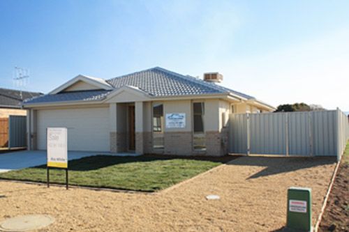 8 Deniston Circuit, BUNGENDORE NSW 2621