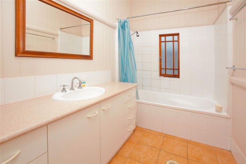 12 Gower Street, HOLLAND PARK WEST, QLD 4121
