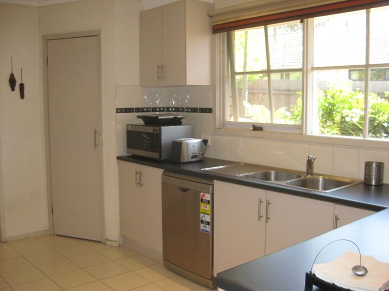 4 Shannon Court, DINGLEY VILLAGE, VIC 3172
