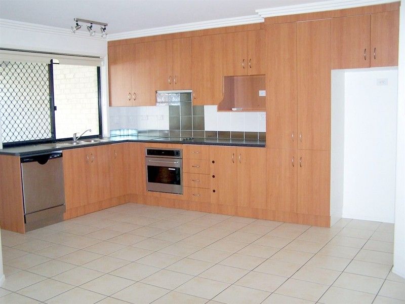 172 J Hickey Avenue, CLINTON, QLD 4680