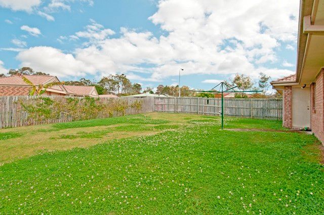 CRESTMEAD, QLD 4132
