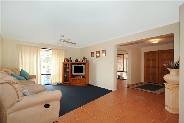 5 Clifford Street, MERINGANDAN WEST, QLD 4352