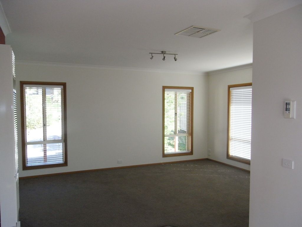 8 Chatterton Place, WEST ALBURY, NSW 2640