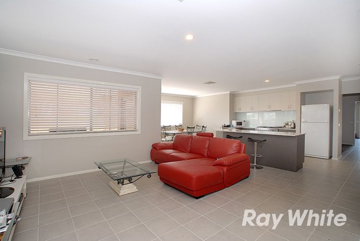 9 Bernley Boulevard, BERWICK, VIC 3806