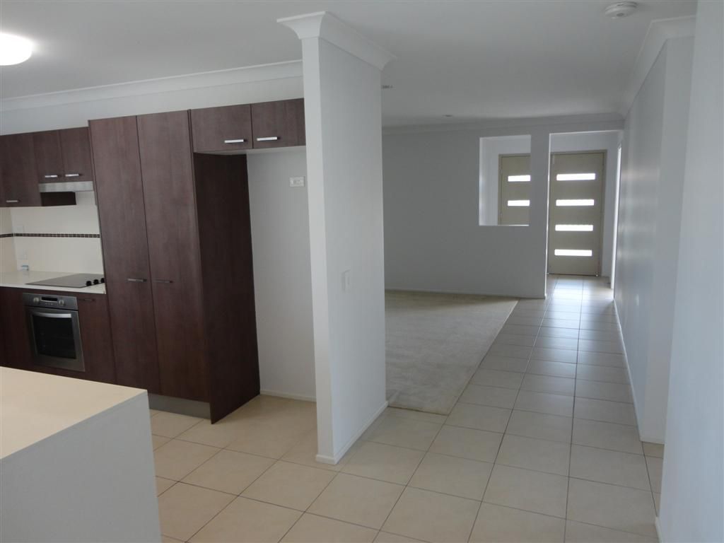 49 Lady Penrhyn Drive, ELI WATERS, QLD 4655