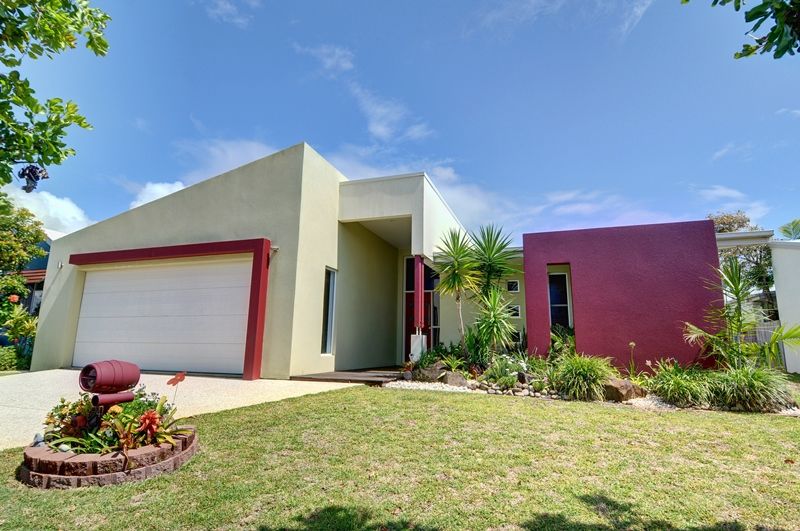 4 Sanibel Court, KAWANA ISLAND, QLD 4575