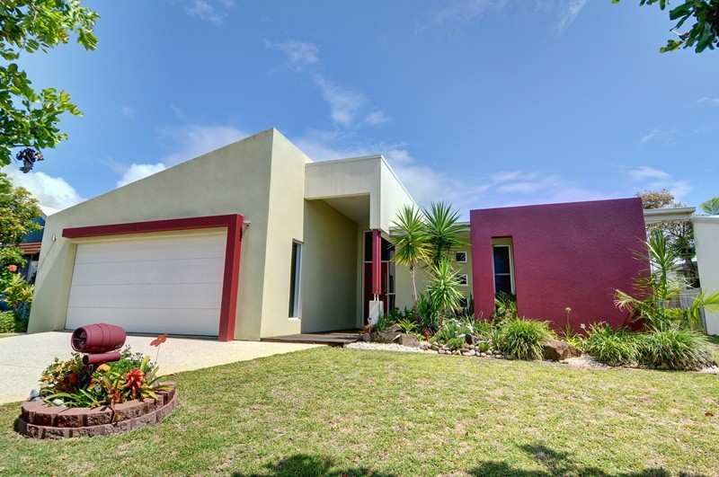 4 Sanibel Court, KAWANA ISLAND, QLD 4575