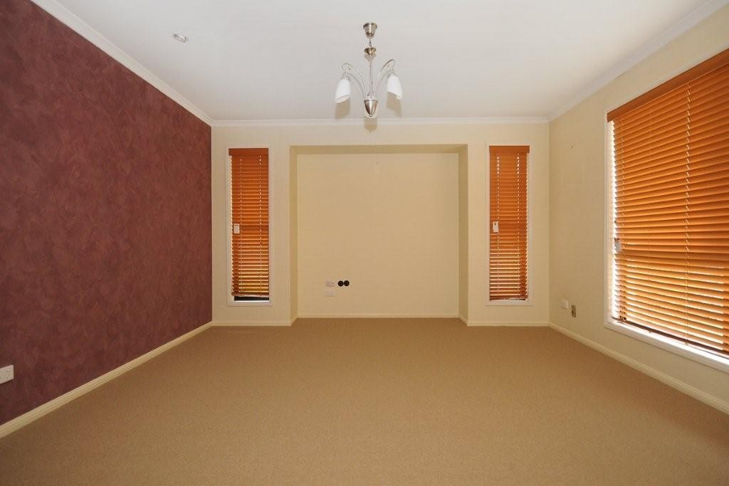 6 Scullin Street, MIDDLE RIDGE, QLD 4350