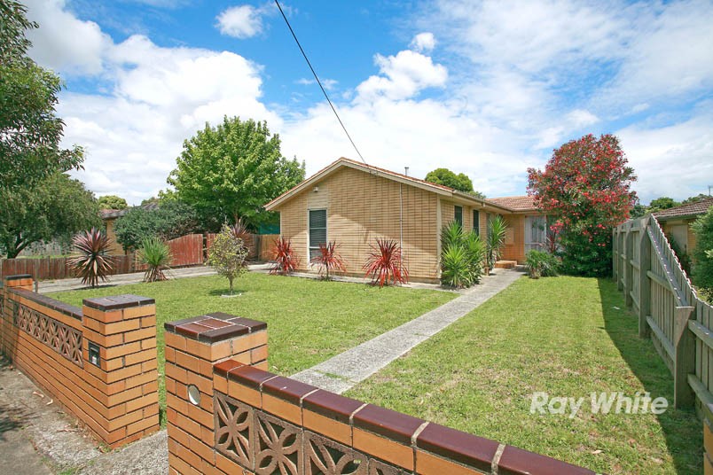 11 Fairbairn Road, CRANBOURNE, VIC 3977