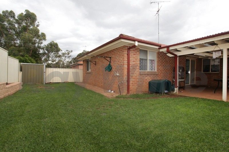 4 Viola Place, GLENMORE PARK, NSW 2745