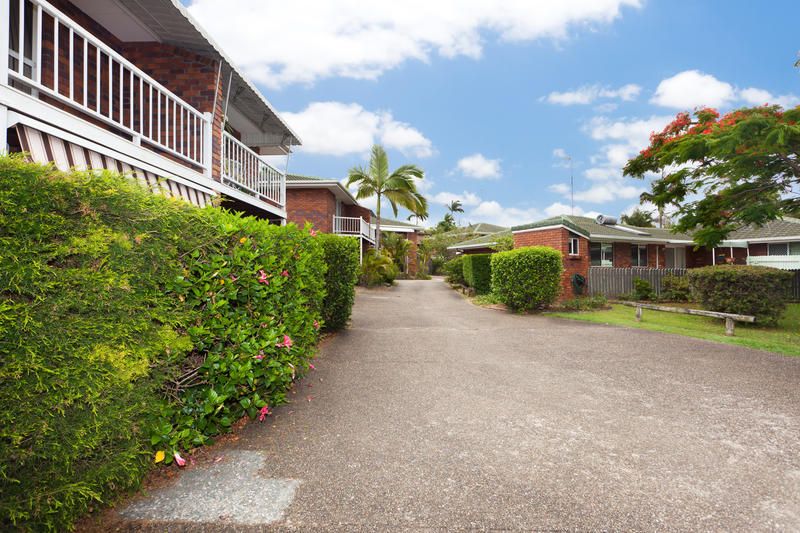 10 Hollywell Road, BIGGERA WATERS, QLD 4216