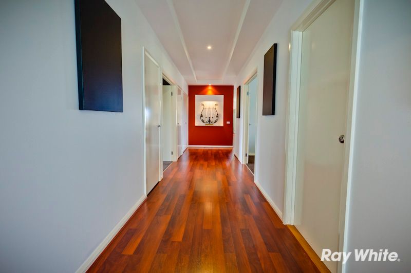 37 Henry Lawson Drive, PAKENHAM, VIC 3810