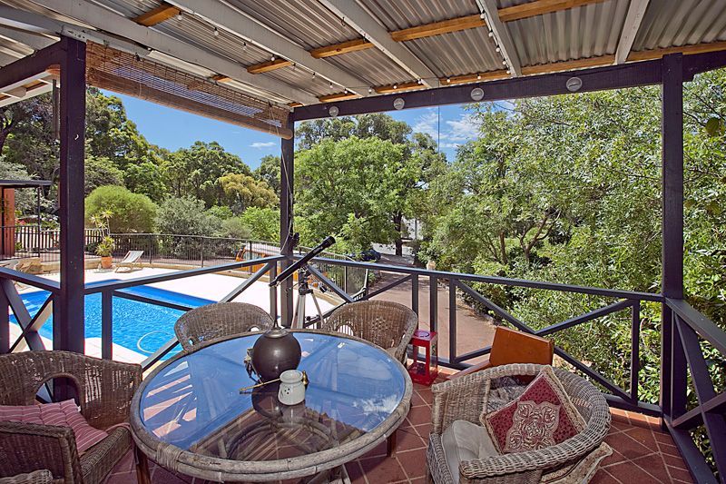 20 Mundaring Weir Road, KALAMUNDA, WA 6076