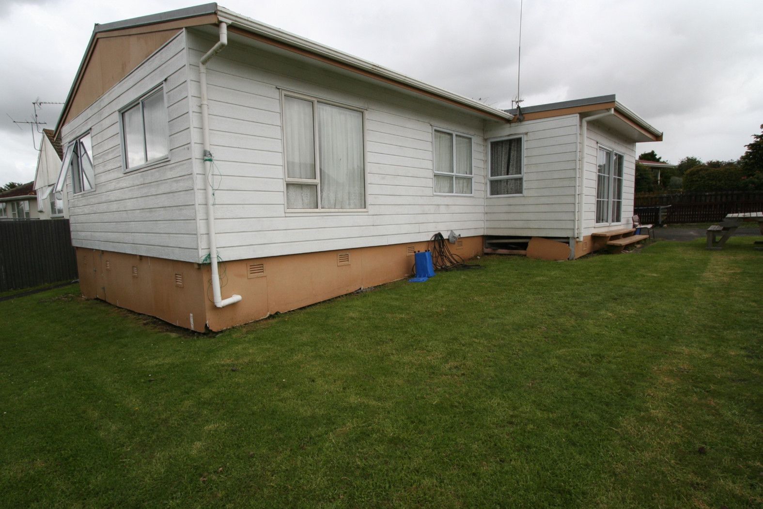TUAKAU, Franklin