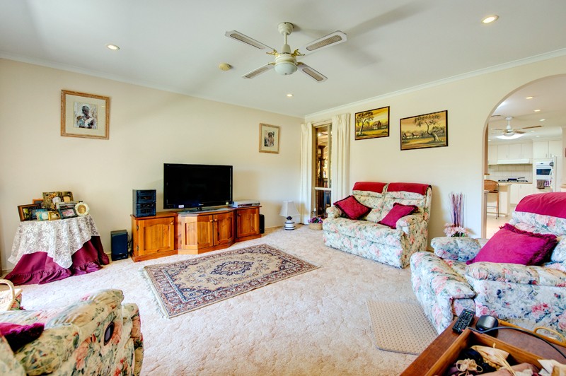 6 Holt Place, PAKENHAM, VIC 3810