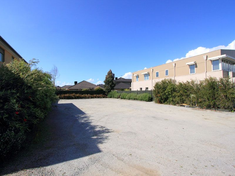 35 Waterside Drive, WATERWAYS, VIC 3195