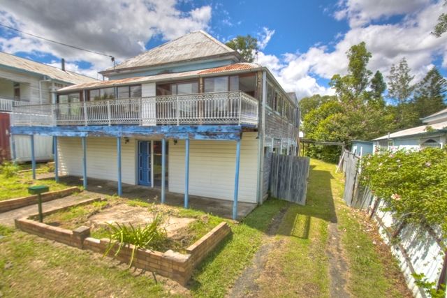 4 Williams St East, WOODEND QLD 4305