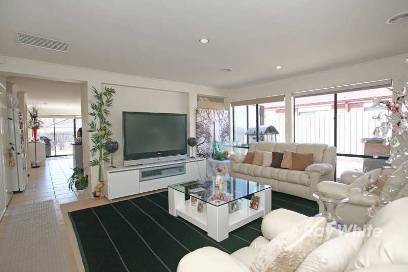 44 Silver Creek Drive, LYNBROOK, VIC 3975