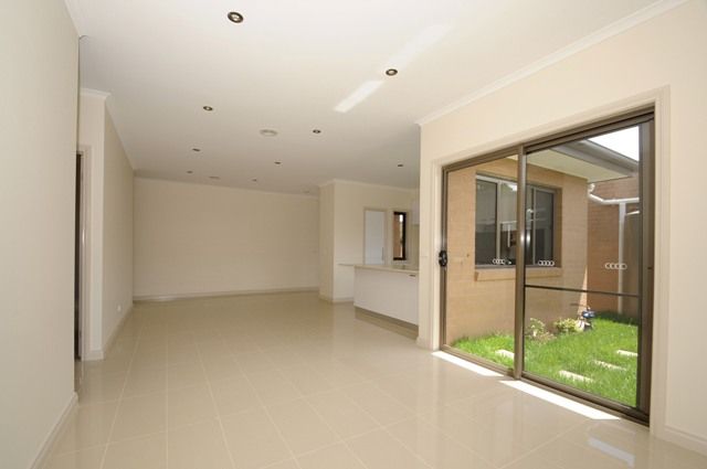 2/14 Carpenter Street, NOBLE PARK, VIC 3174