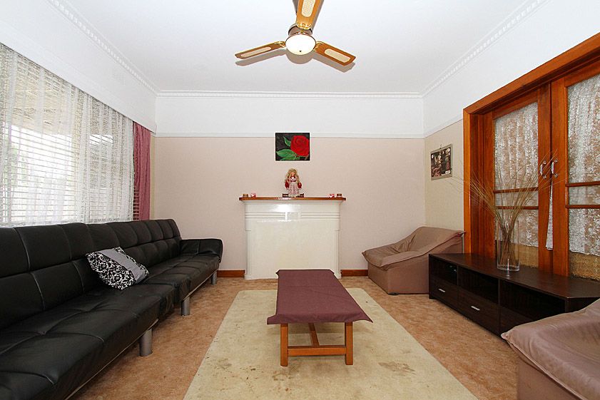 90 Lloyd Avenue, RESERVOIR, VIC 3073