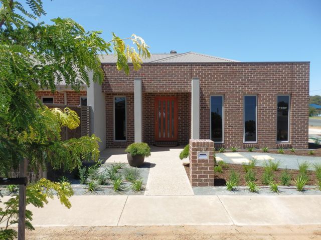 42 Blair Street, MOAMA NSW 2731