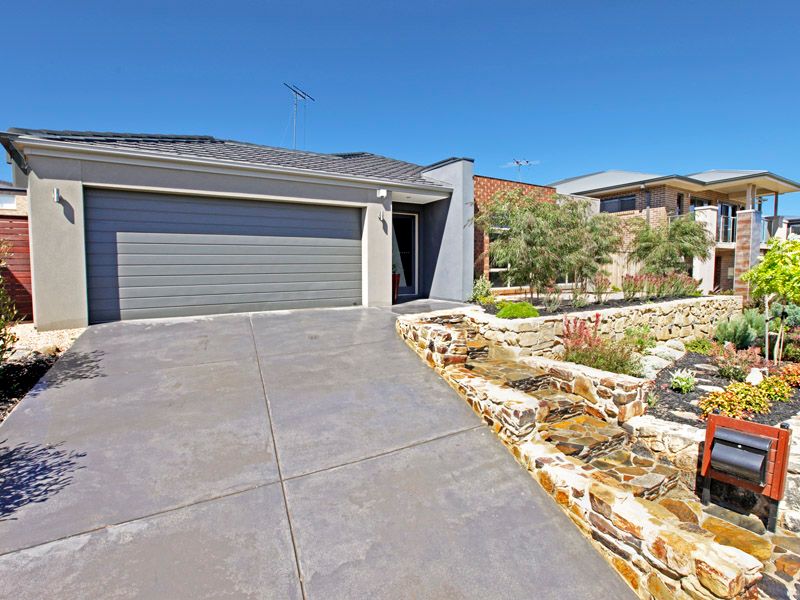 21 Esperence Crescent, HIGHTON, VIC 3216