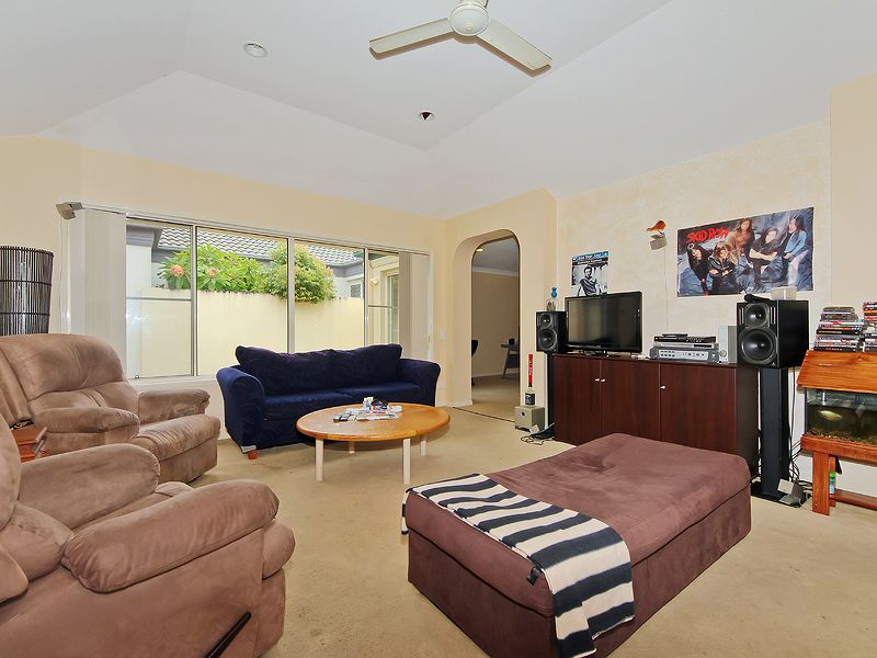 1  Cedarwood Crescent, ROBINA, QLD 4226