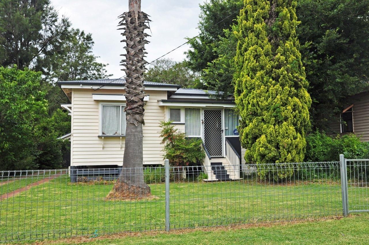 6 Bernard Street, NEWTOWN QLD 4350