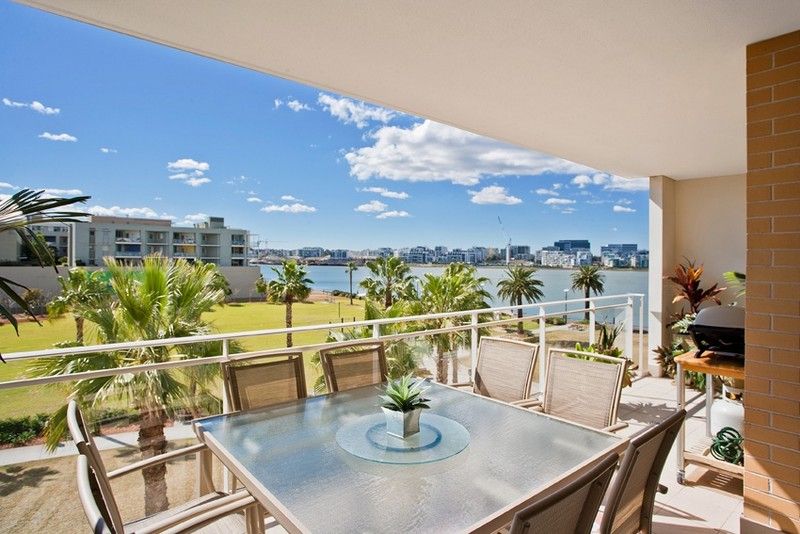 2 The Crescent, WENTWORTH POINT, NSW 2127