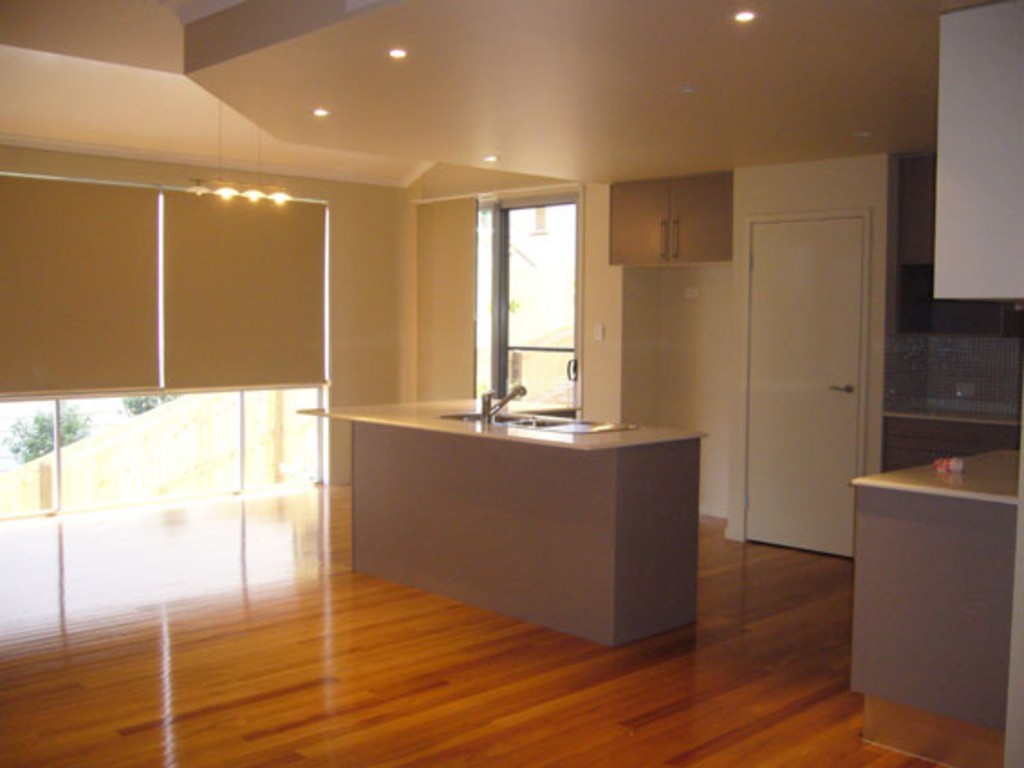 4 Lottie Street, GREENSLOPES, QLD 4120