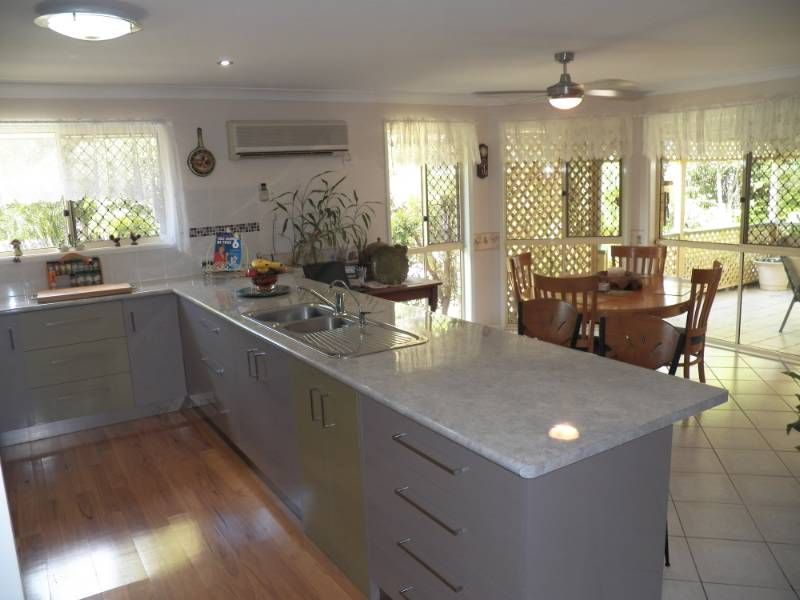 12 Lakeside Place, CLINTON, QLD 4680