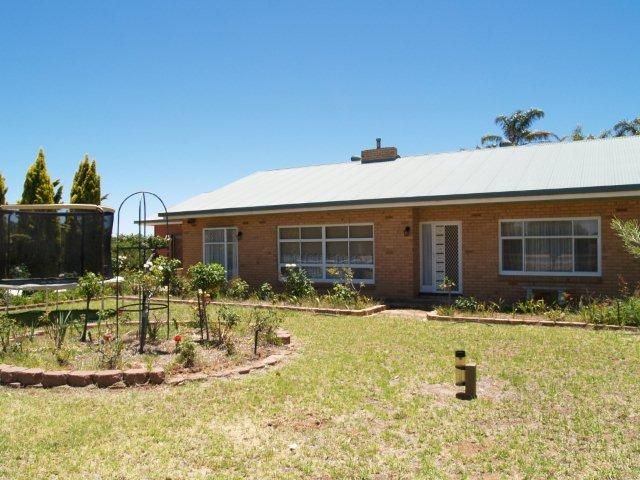 33 Borroughs Road, WAIKERIE, SA 5330