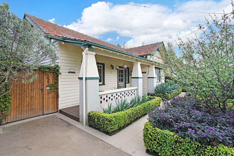 9 Camden Road, HUGHESDALE, VIC 3166