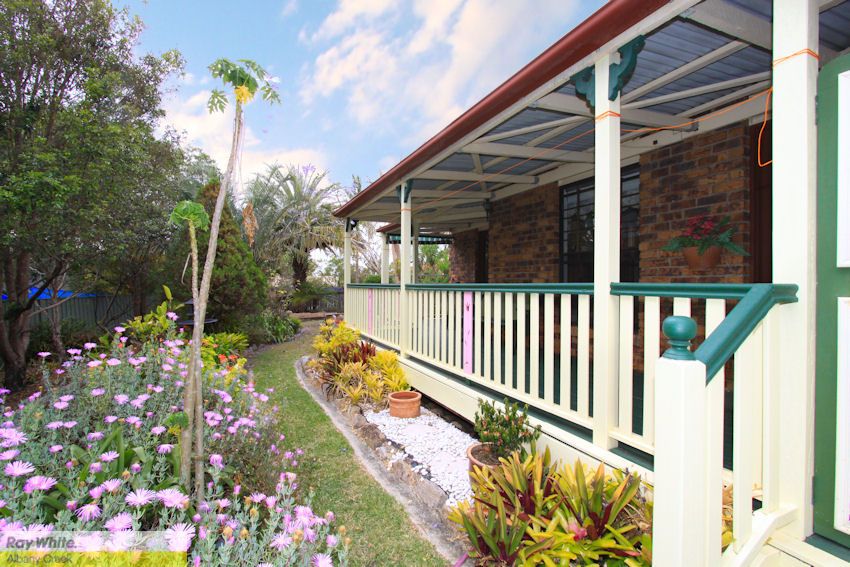 15 Saraband Drive, EATONS HILL QLD 4037